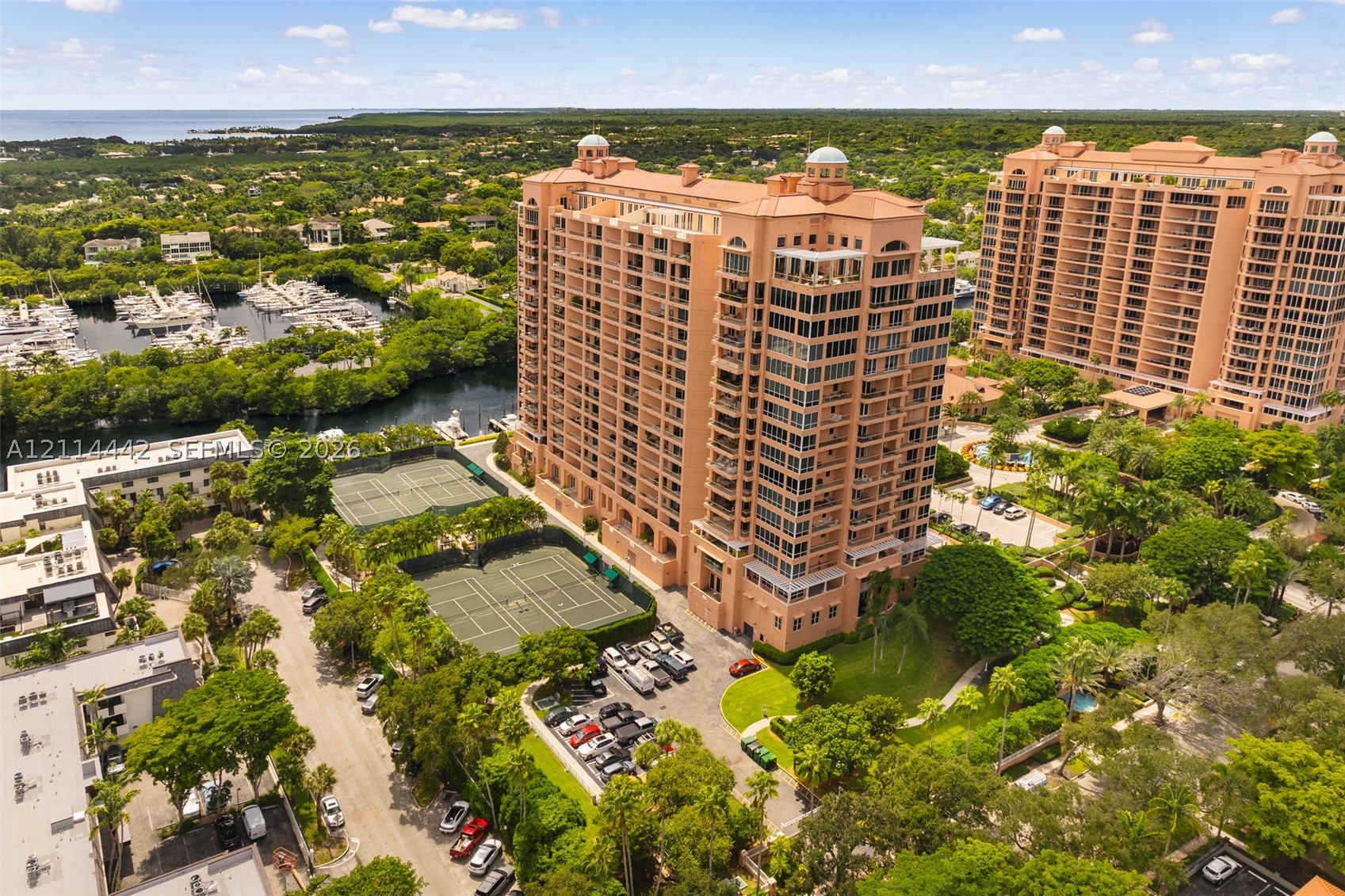 10 Edgewater Dr Unit 5G — photo