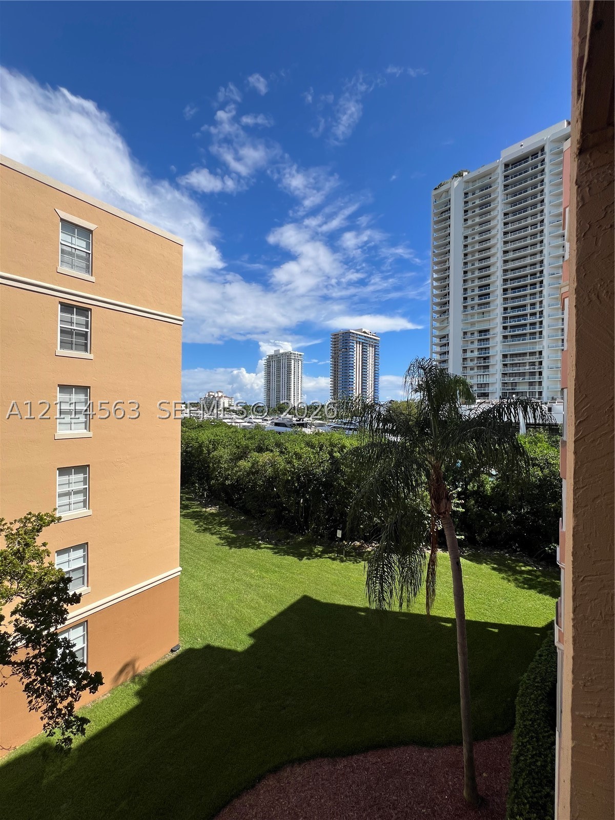 19555 E Country Club Dr Unit 8403 — photo