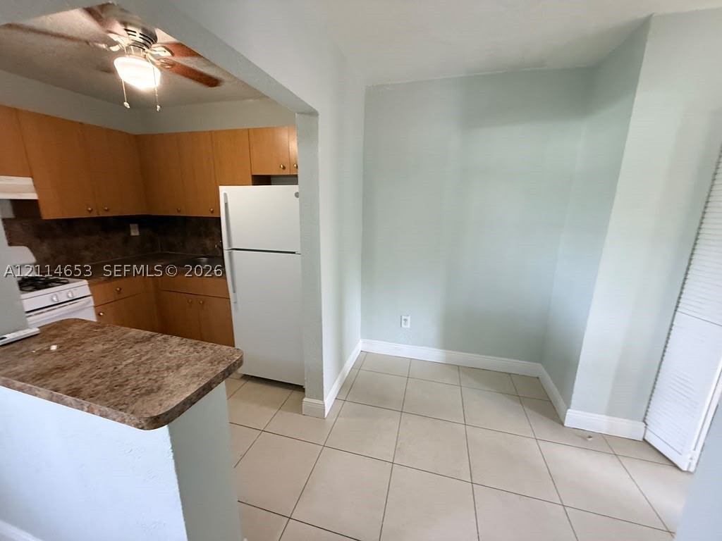 350 E 21st St Unit 209 — photo
