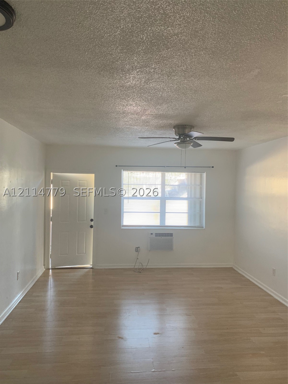 17051 NE 23rd Ave Unit 1a — photo
