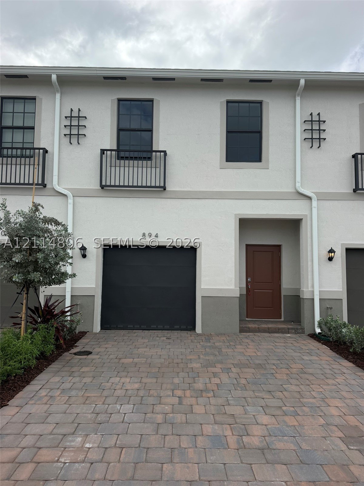 894 SW 11th Way — photo