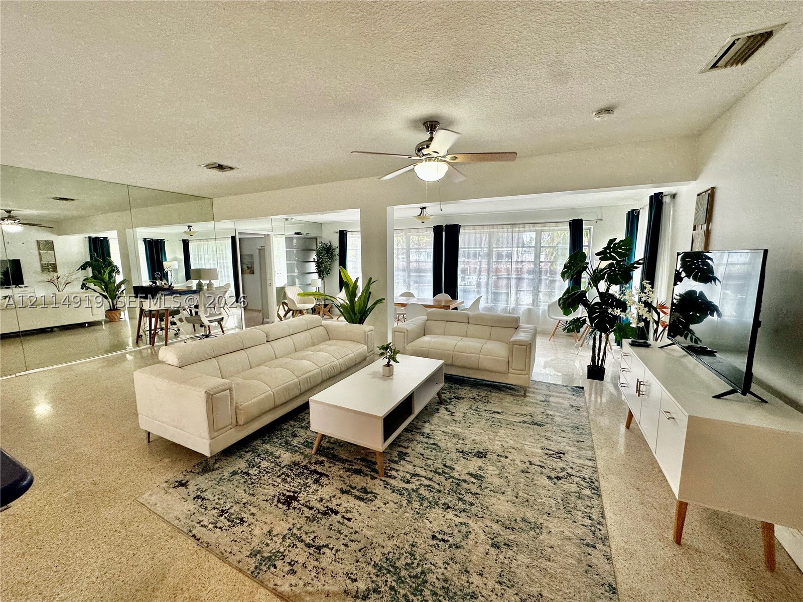 2901 NW 9th Ter . — photo