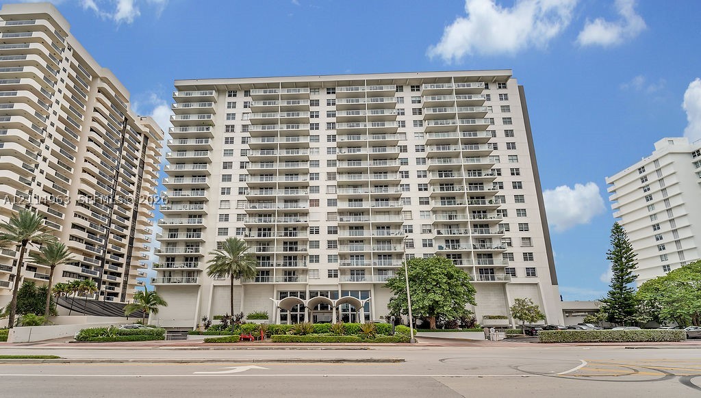 5701 Collins Ave Unit 607 — photo