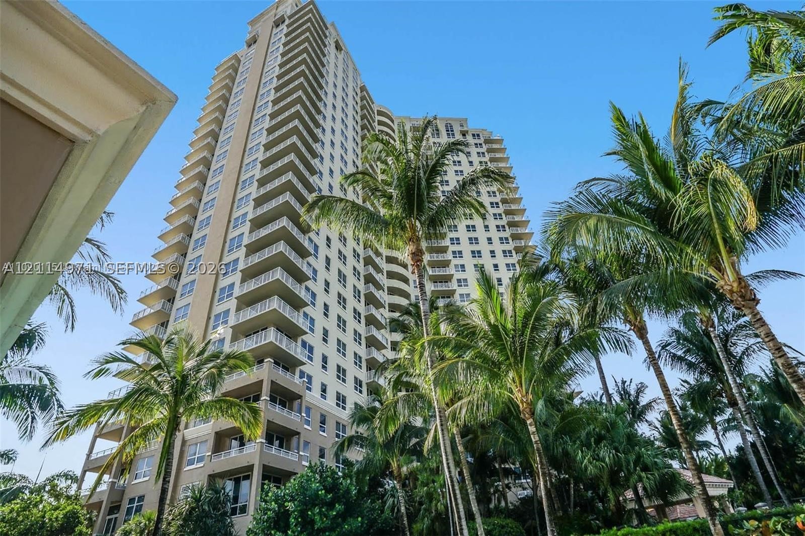 19501 W Country Club Dr Unit 1008 — photo