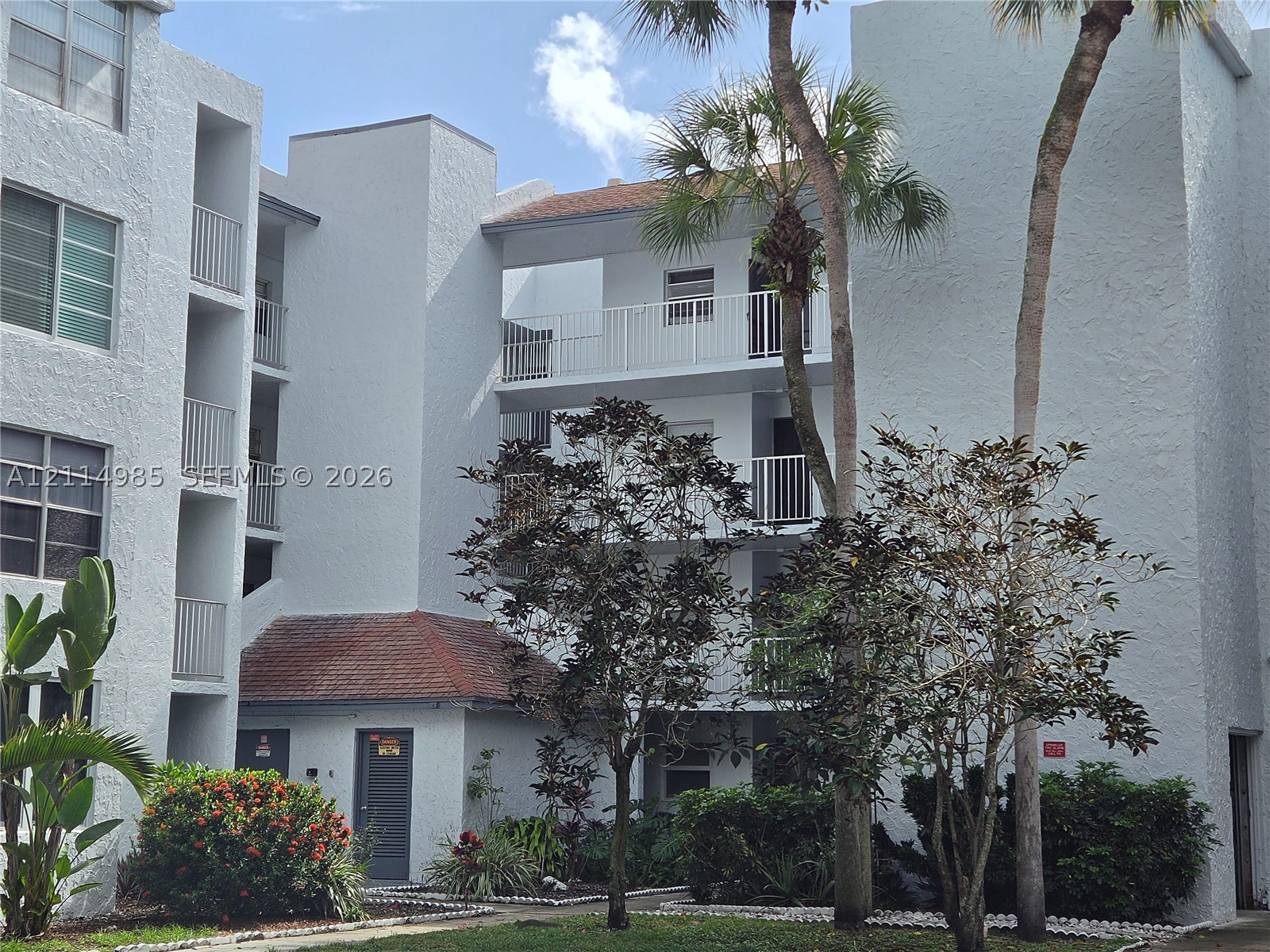 9441 Live Oak Pl Unit 308 — photo