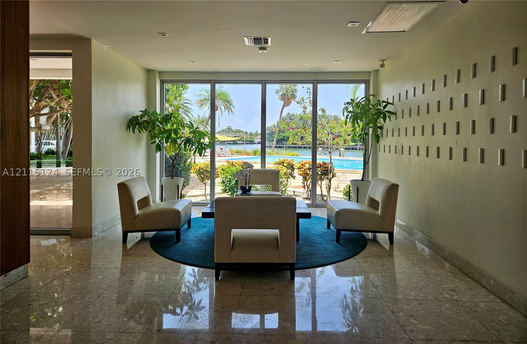 9102 W Bay Harbor Dr Unit 6-B — photo