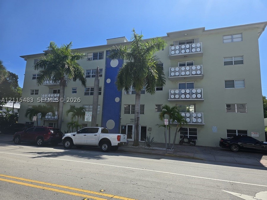 1498 Jefferson Ave Unit 208 — photo