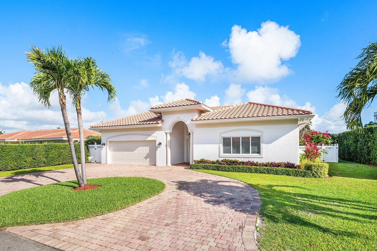 899 S Granada Drive, Boca Raton, FL 33432 — photo 2