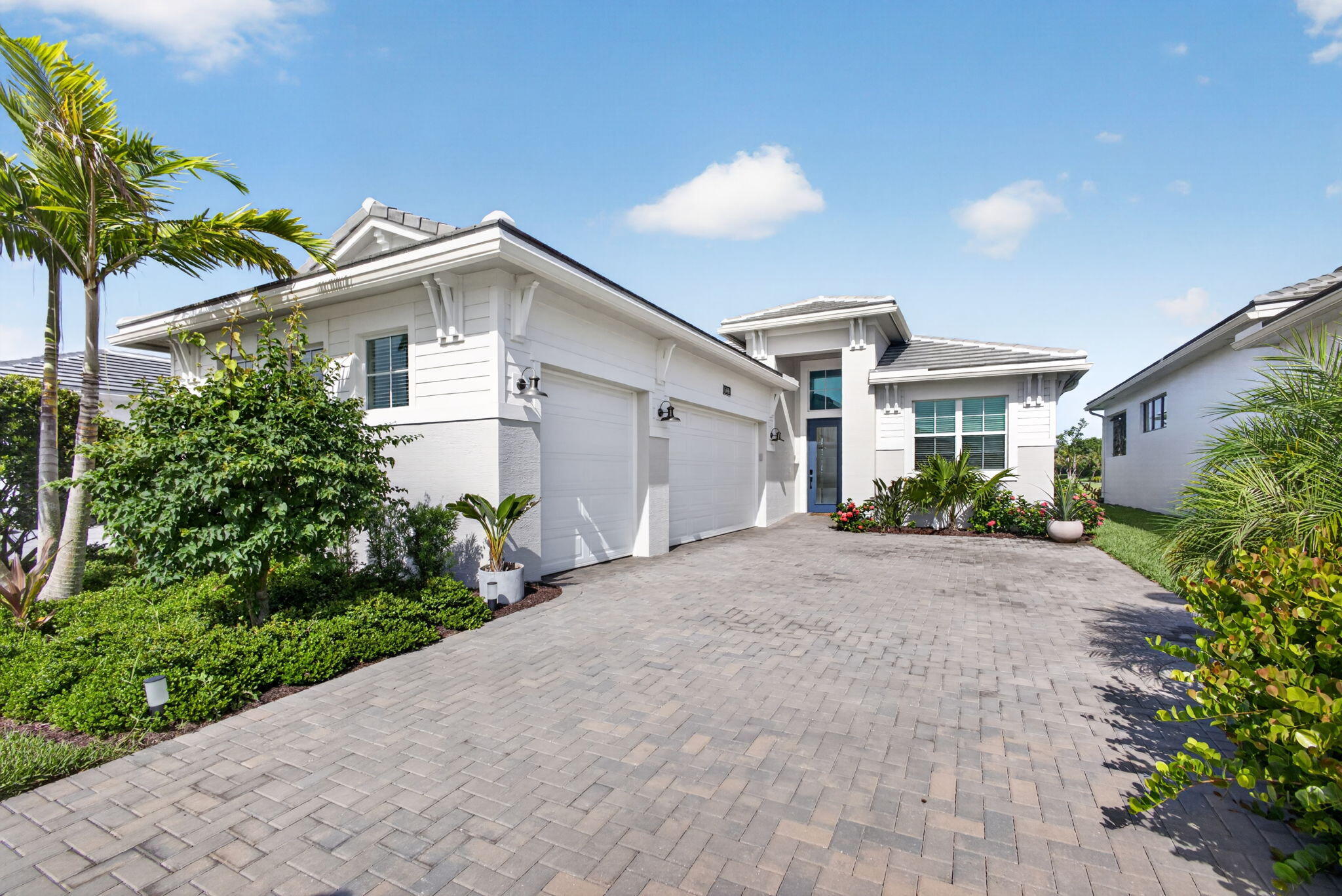 5469 Hutchinson Way — photo