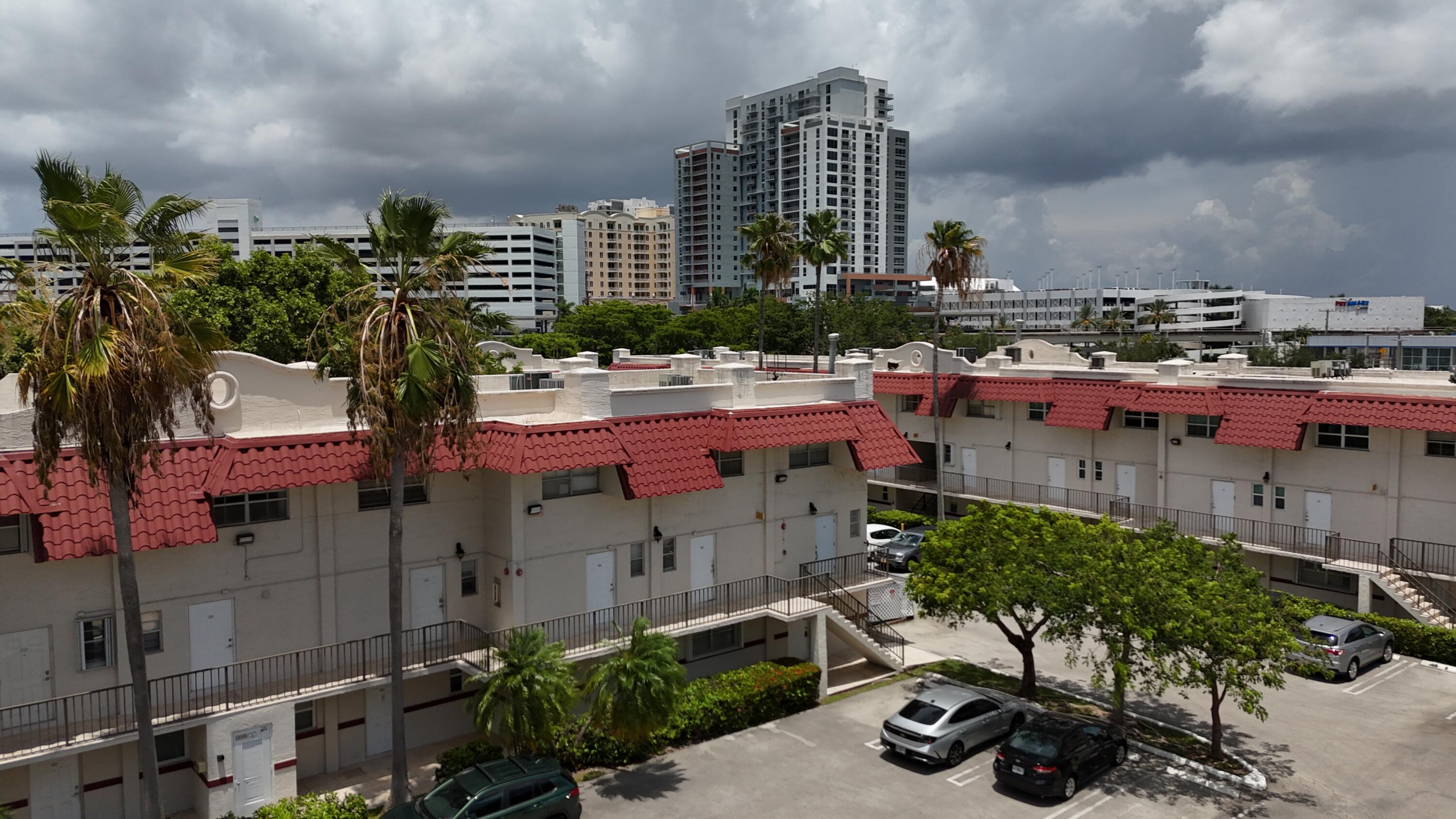 6705 N Kendall Drive 307 — photo