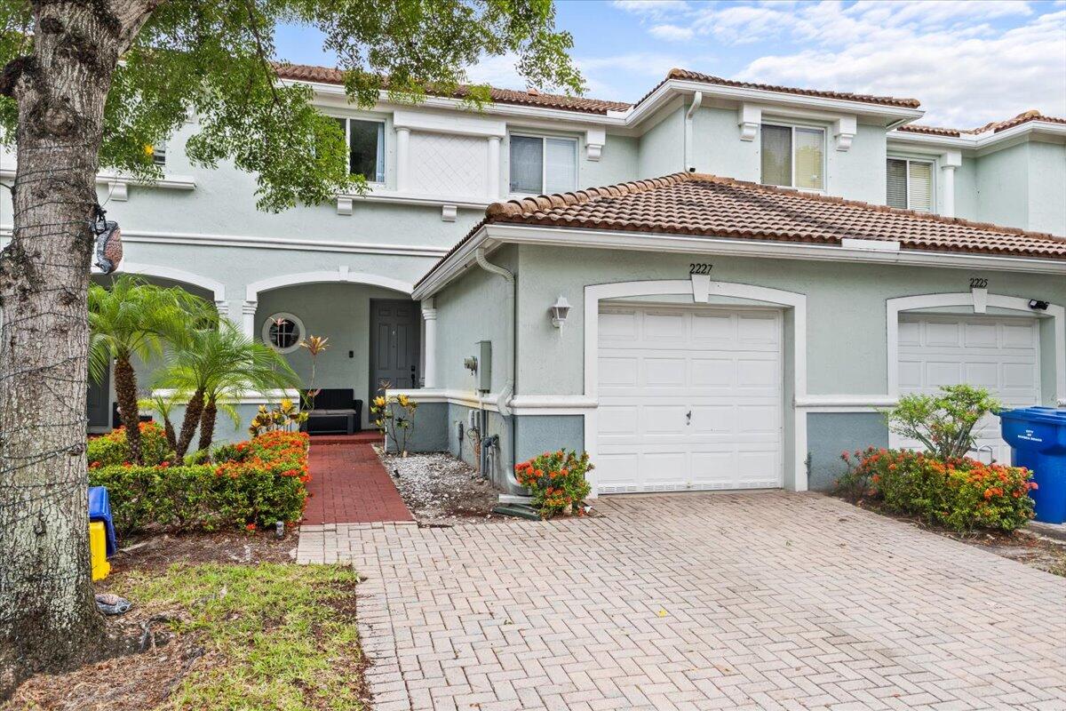 2227 Oakmont Drive — photo