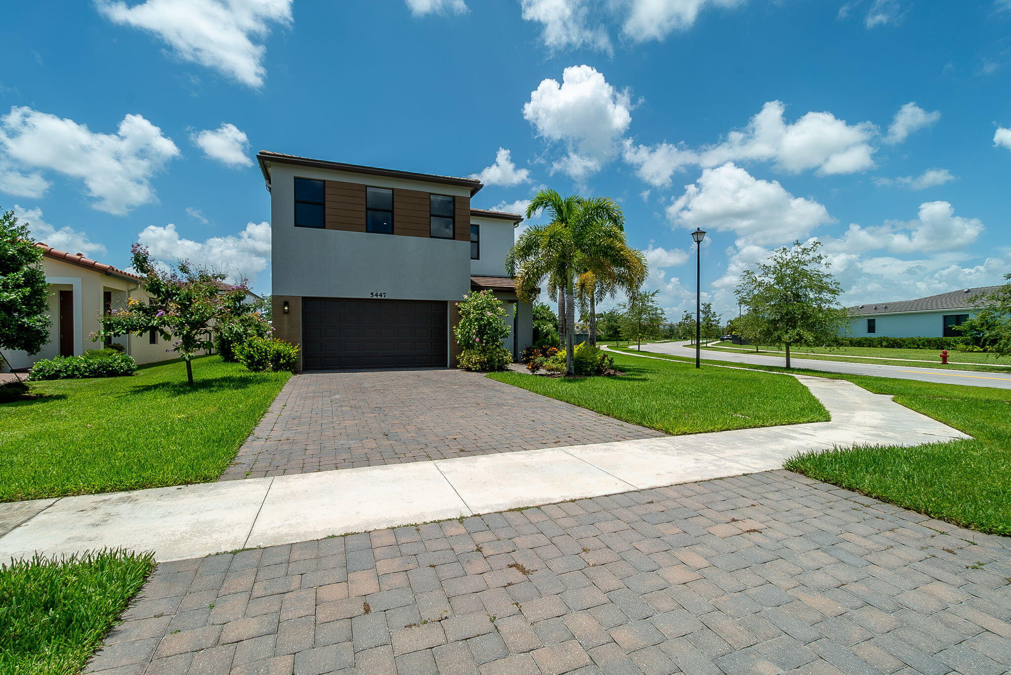 5447 Starfish Road — photo