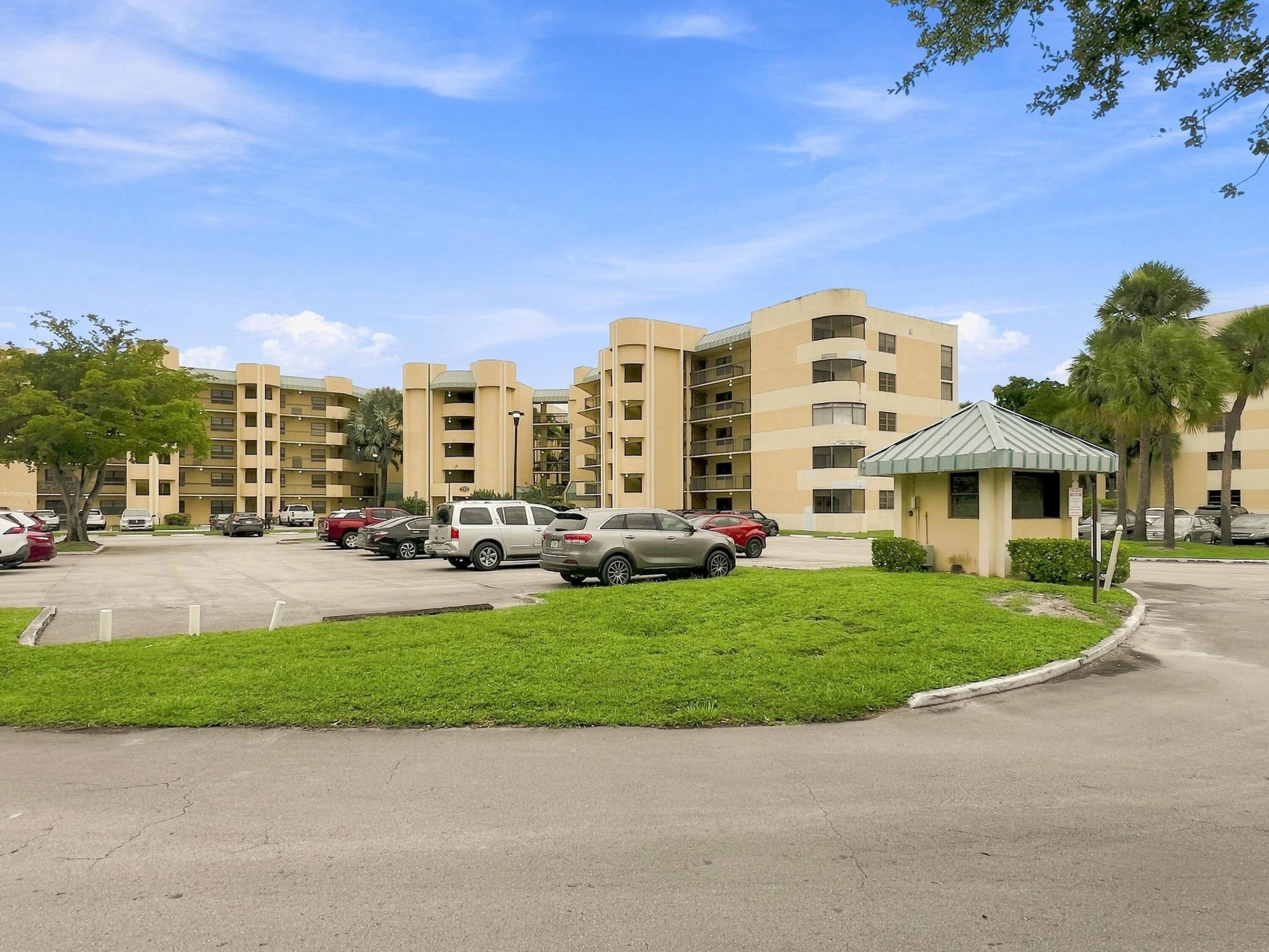 6575 W Oakland Park Boulevard 101 — photo