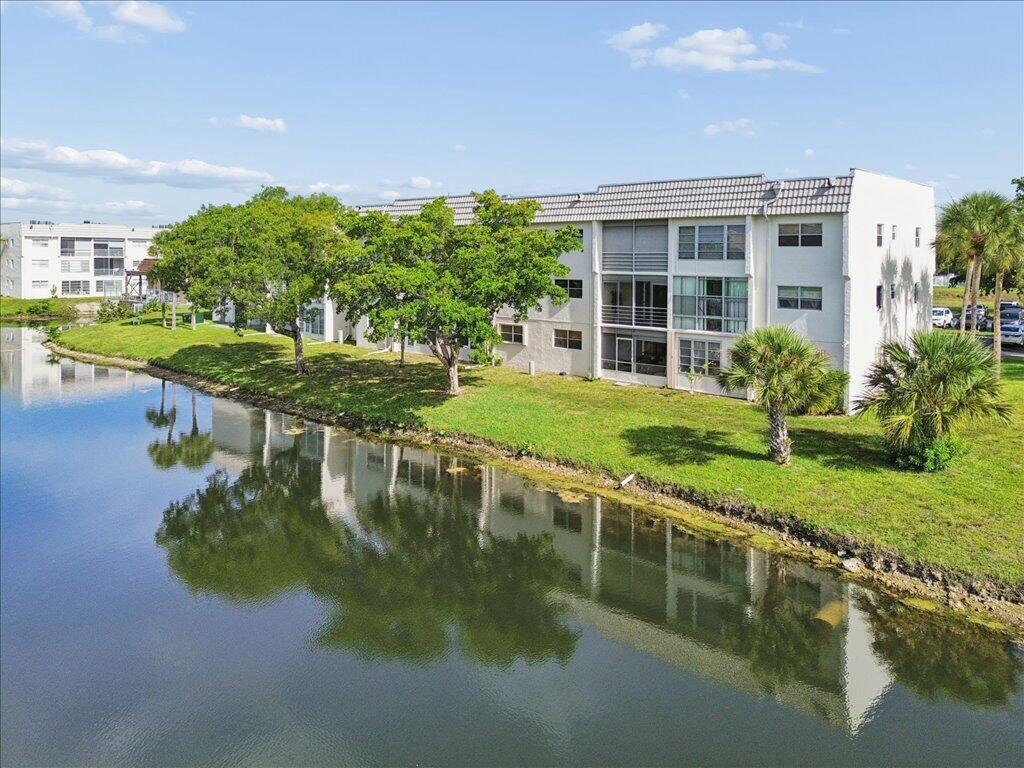 8510 Sunrise Lakes Boulevard 301 — photo