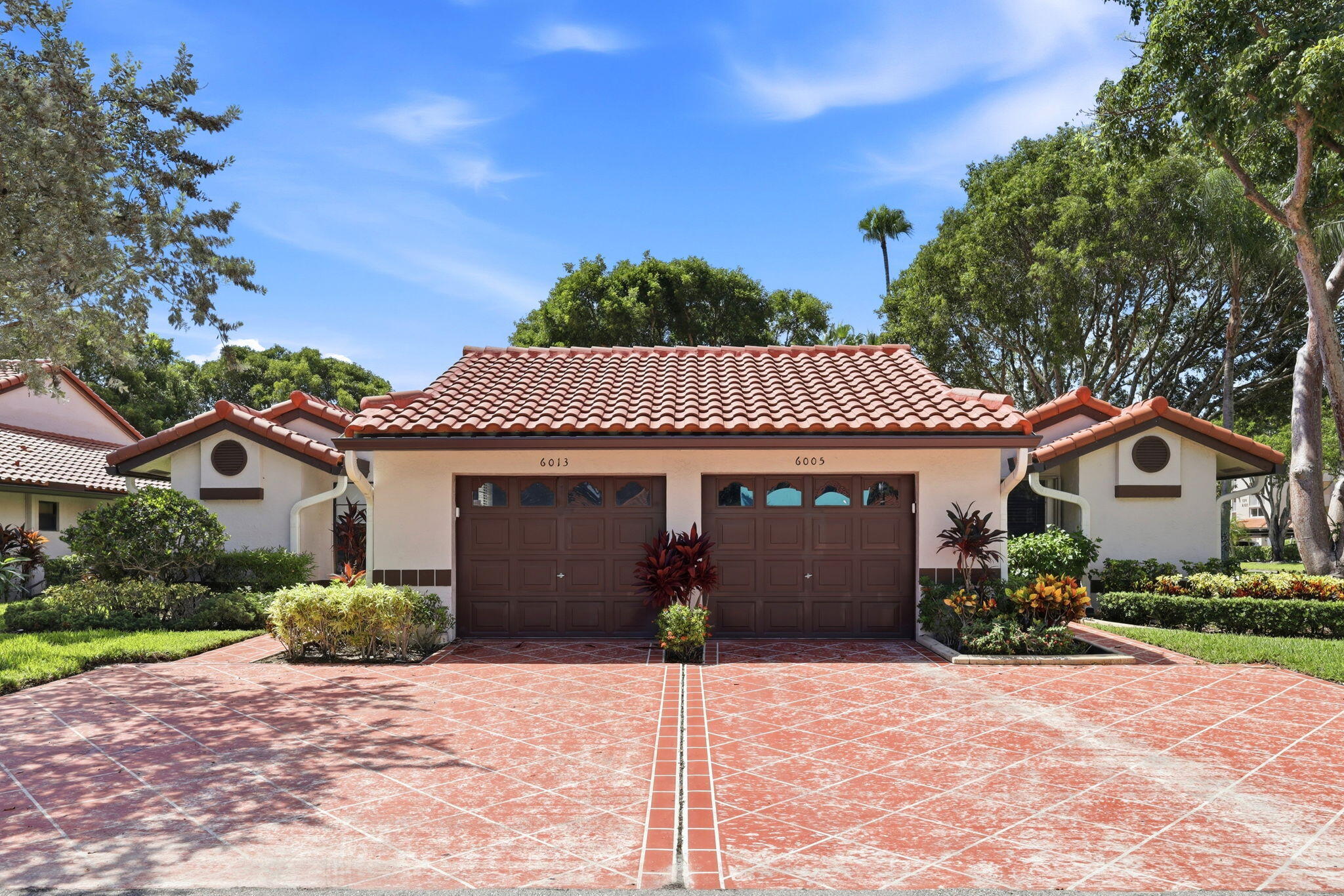 6013 Sunny Pointe Circle — photo
