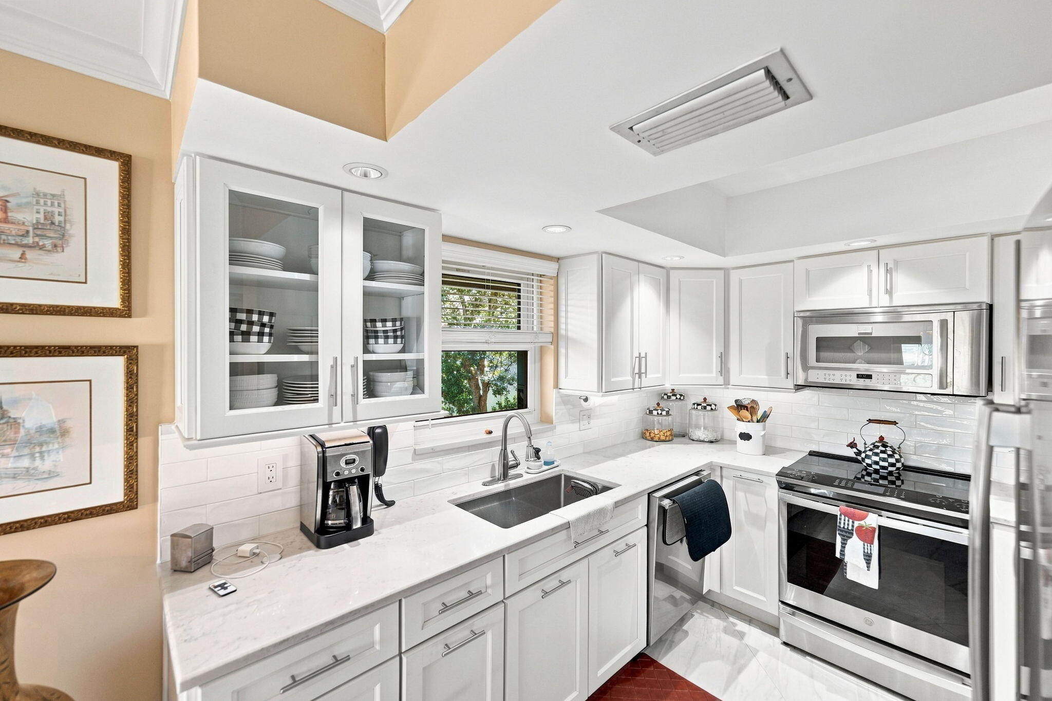 330 SW South River Drive 203 — photo