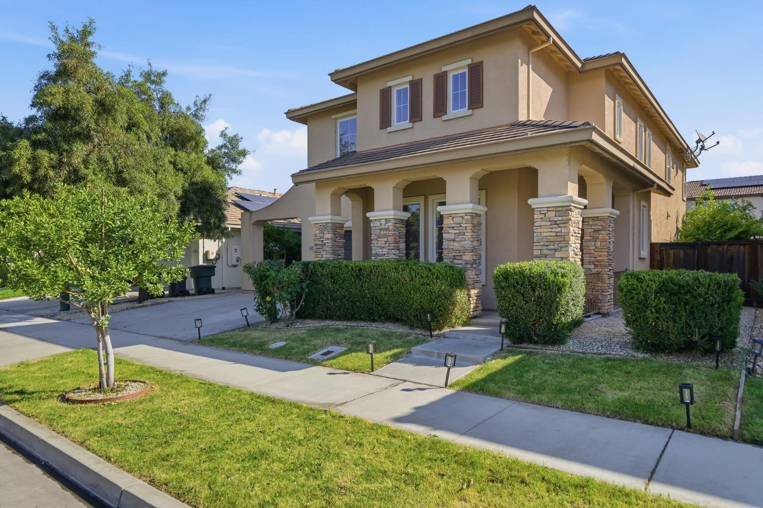 16390 Adobe Way — photo