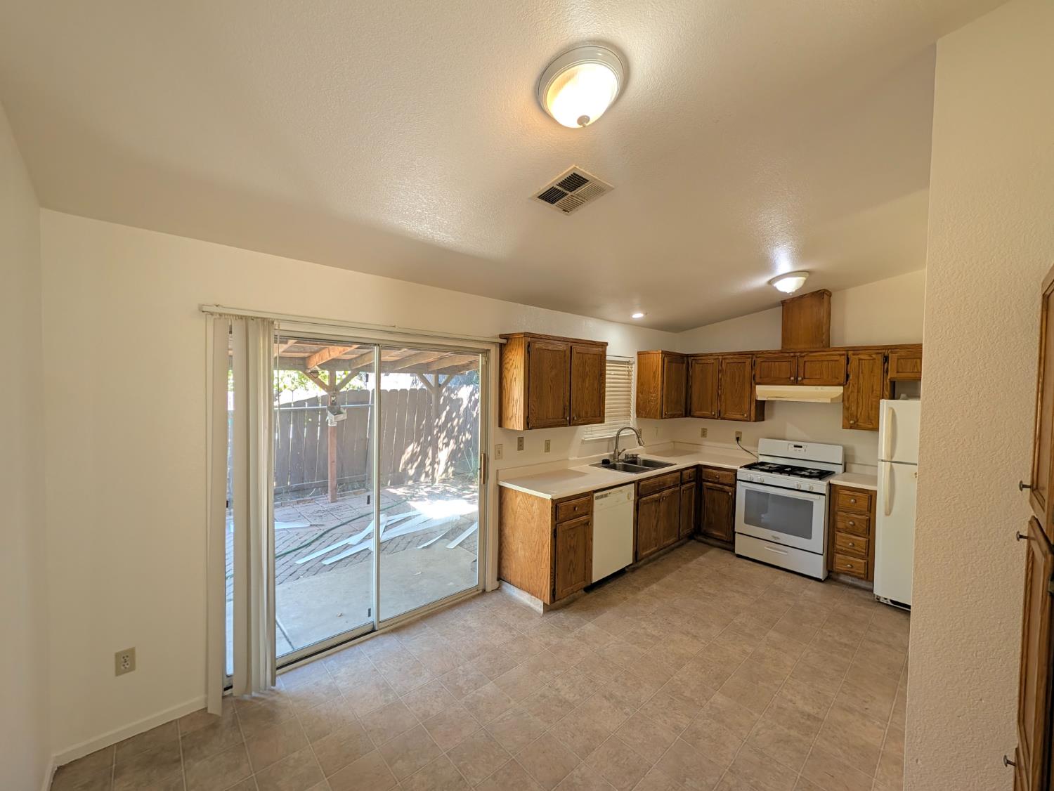 520 Bennett Drive, Patterson, CA 95363 — photo 3