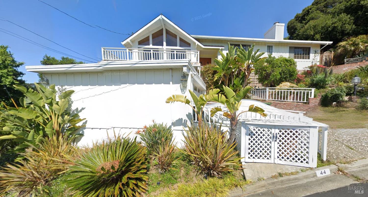44 Dorian Way — photo