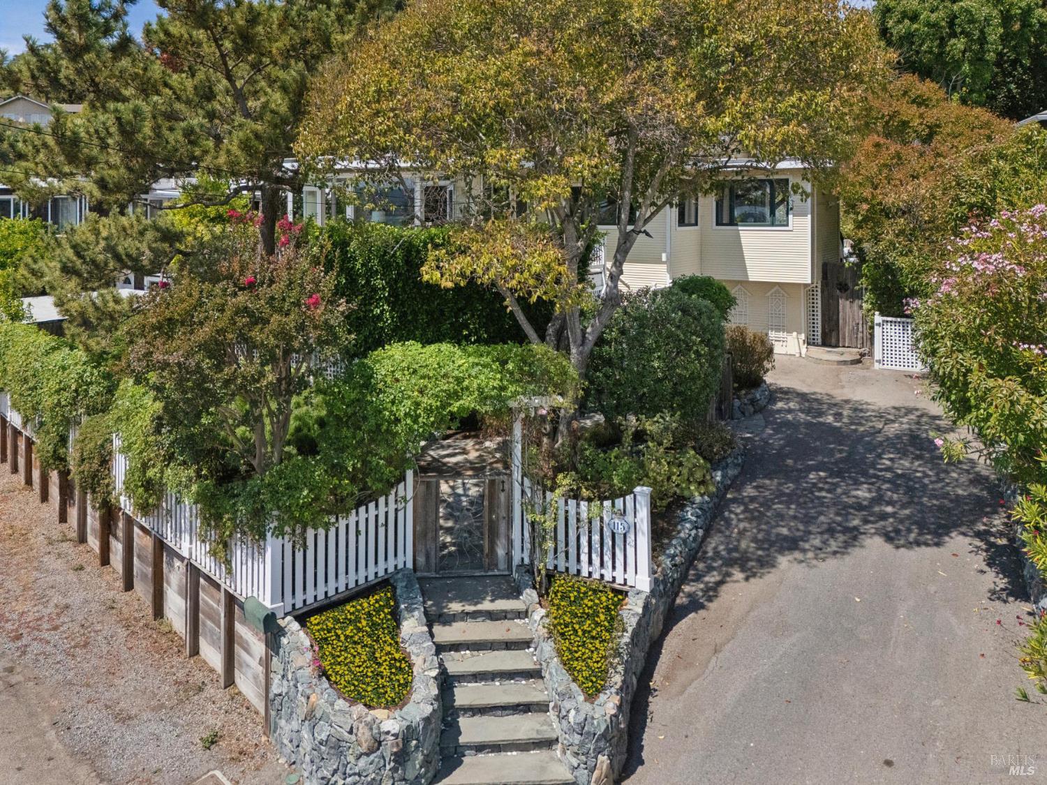 115 Oak Drive — photo