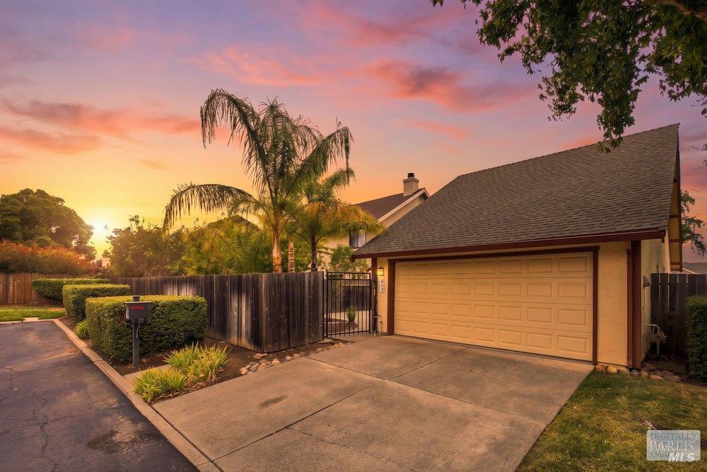 461 Myrtle Court — photo