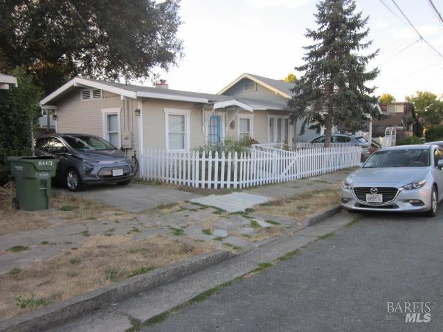 612 G Street — photo