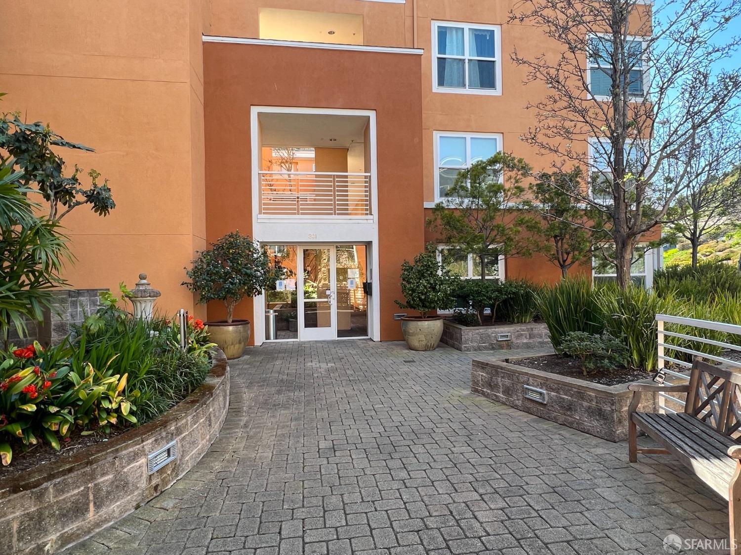 301 Crescent Court 3214 — photo