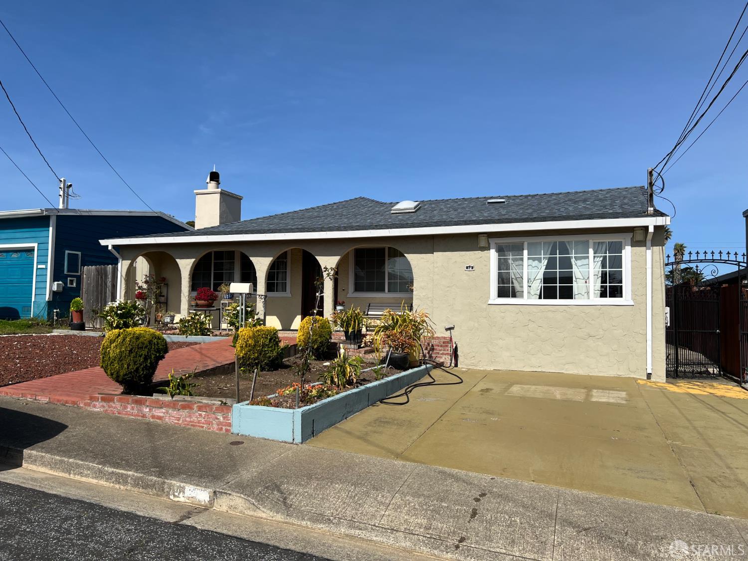 10 Bradford Drive — photo