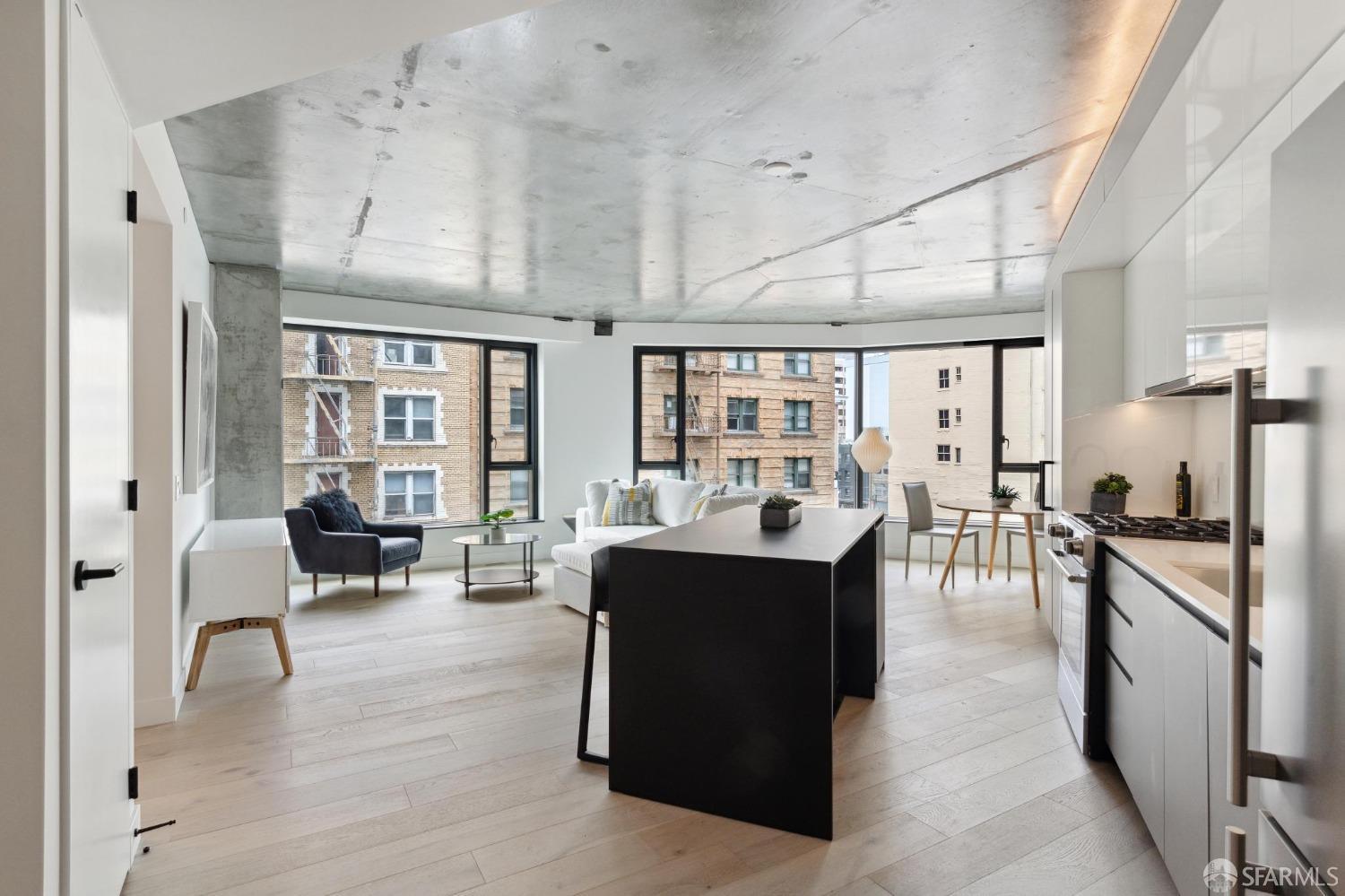 960 Market Street 520 — photo