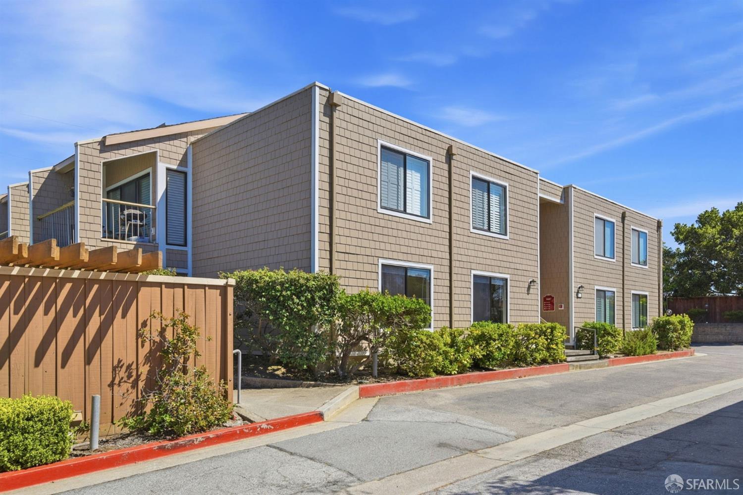 1687 Bayridge Way 105 — photo