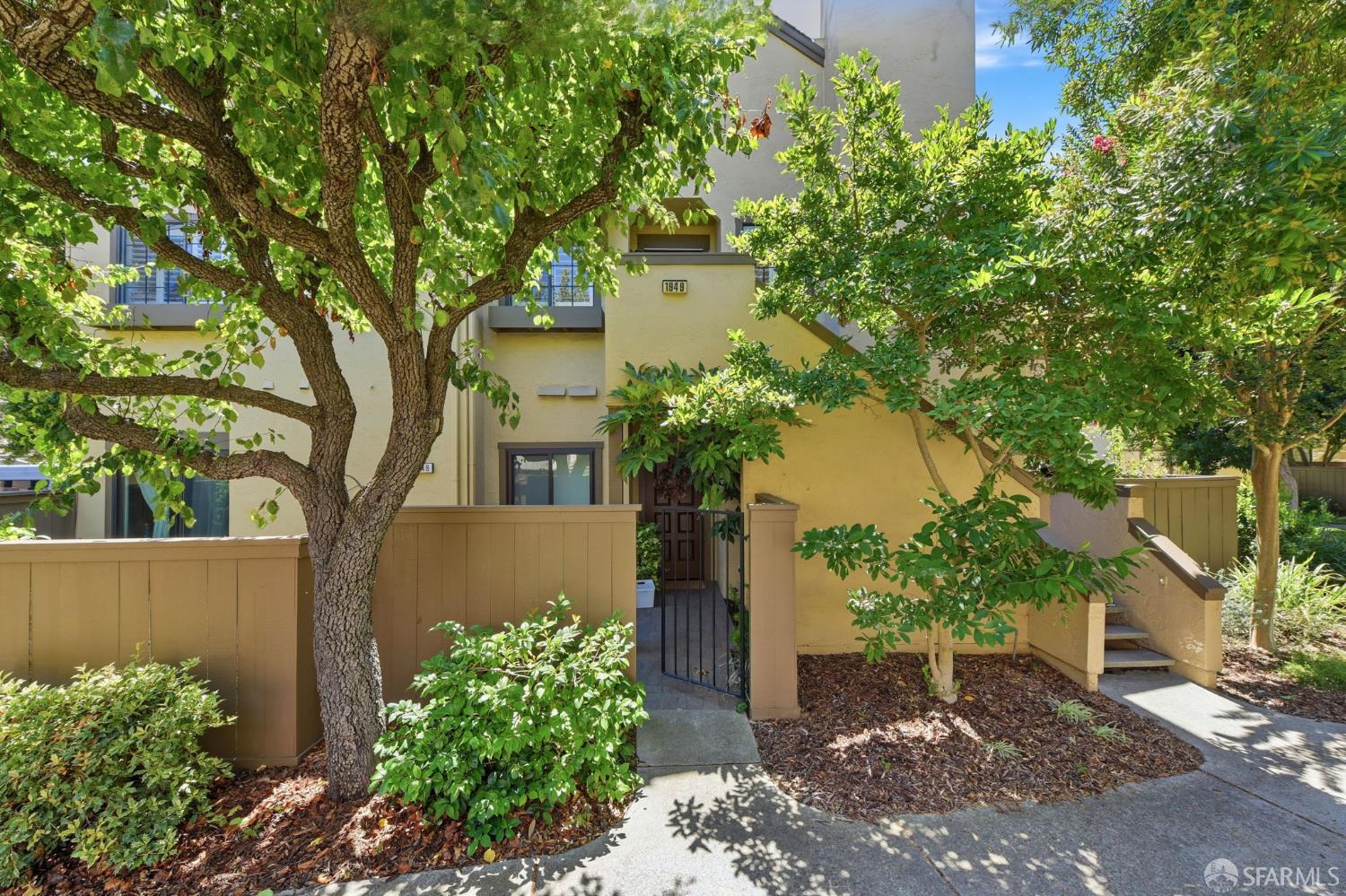 1949 Huxley Court — photo