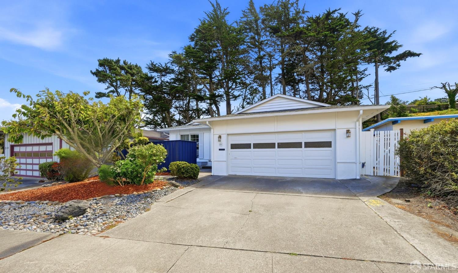 2551 Wentworth Drive — photo