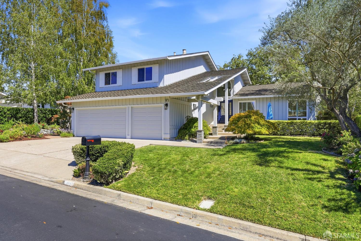819 Columbine Court — photo
