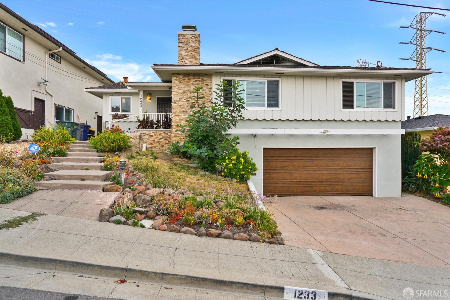 1233 Benedict Court — photo