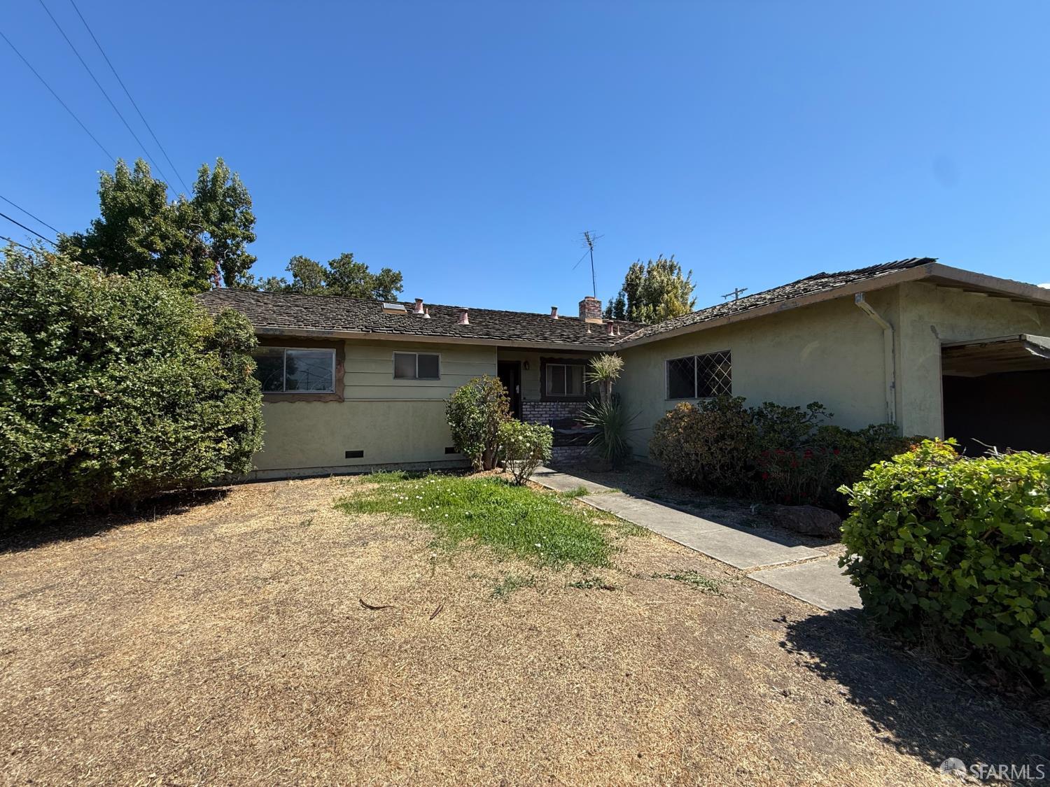 1095 Buchanan Court — photo