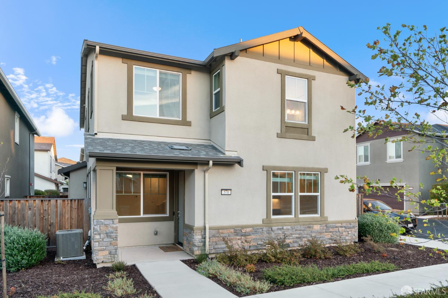 570 Glimmer Way — photo