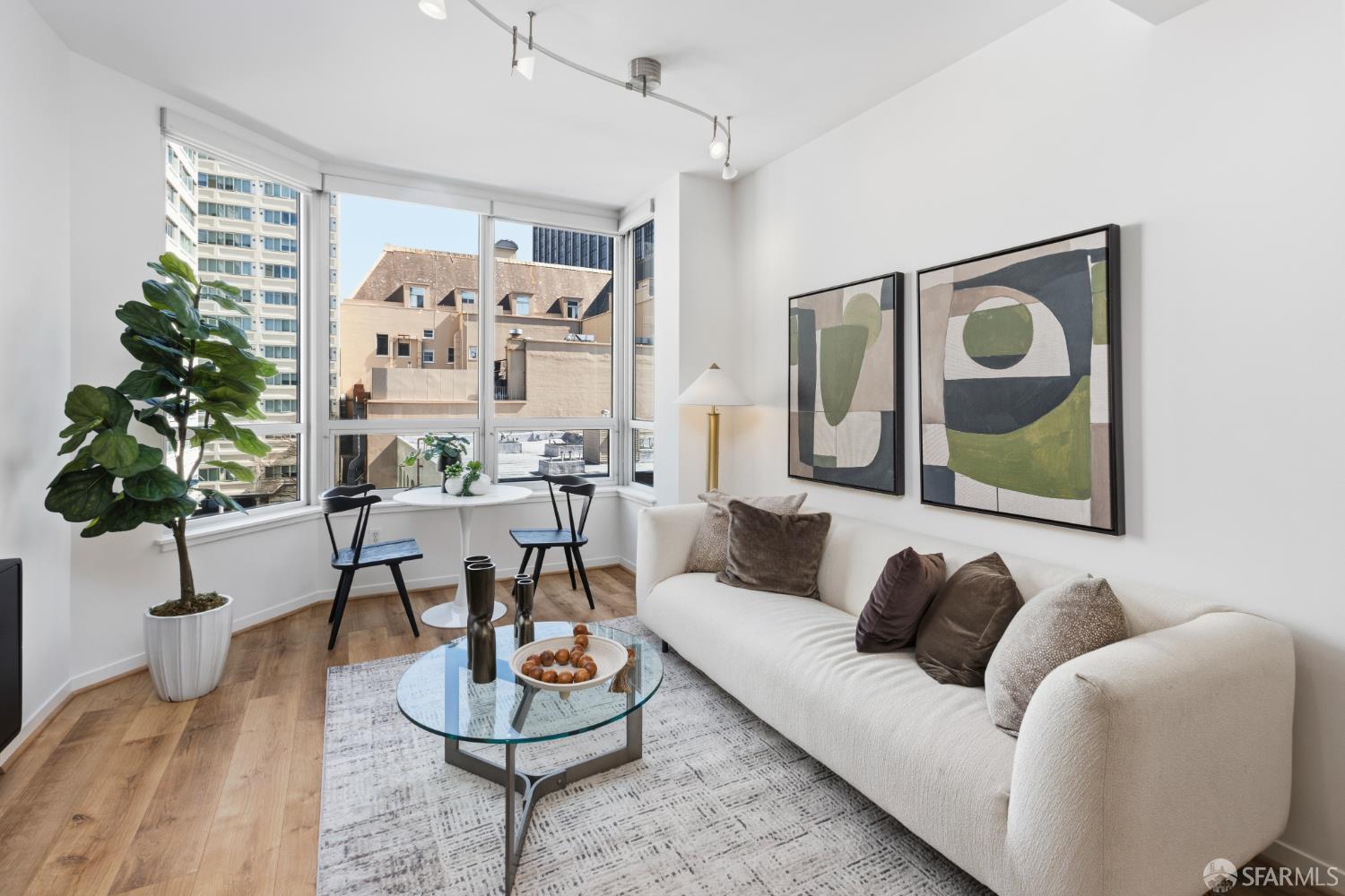 750 Van Ness Avenue #402 — photo
