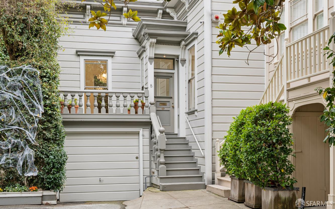 8 Charlton Court — photo