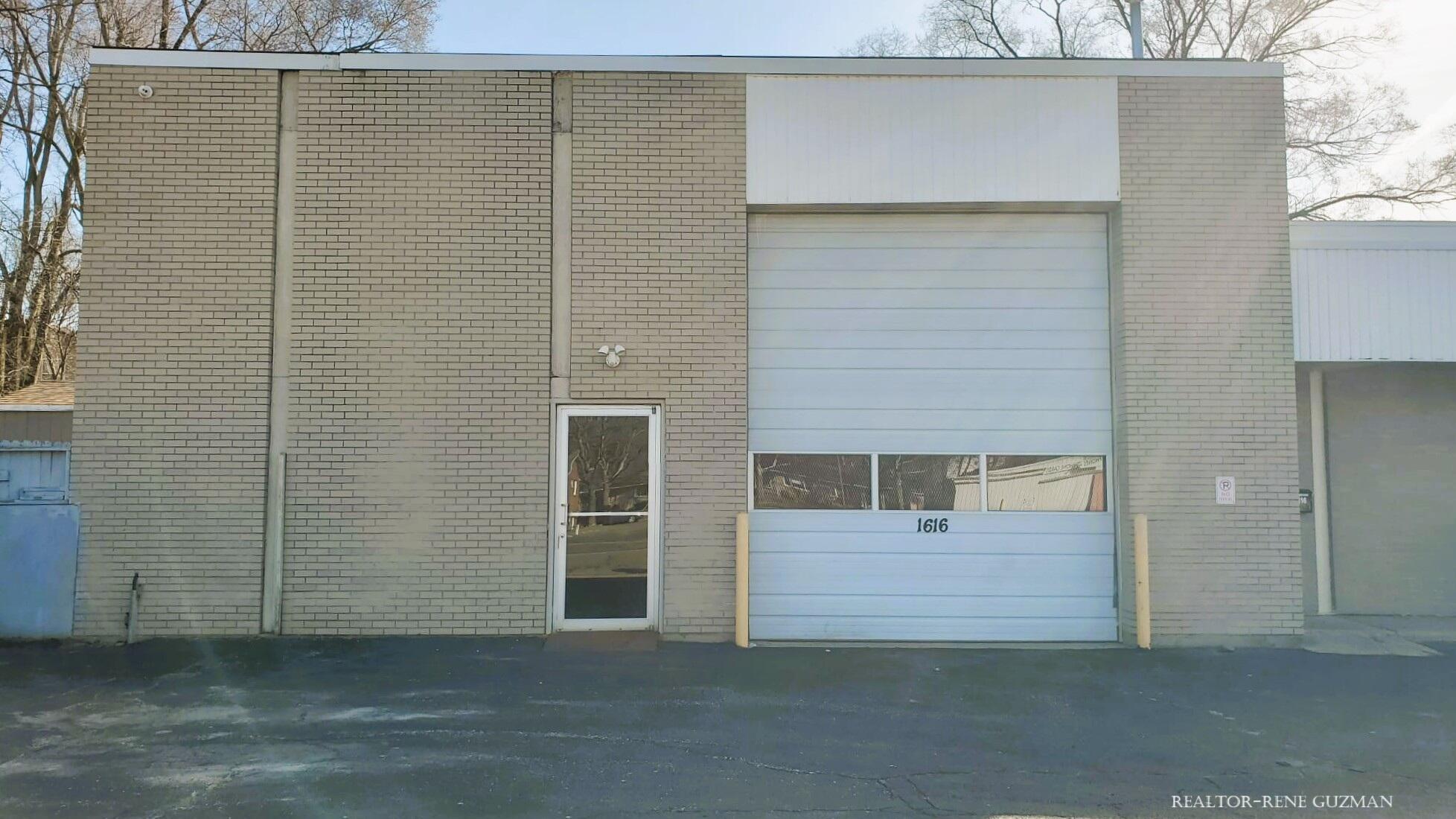1612 Diamond Avenue NE 1616 — photo
