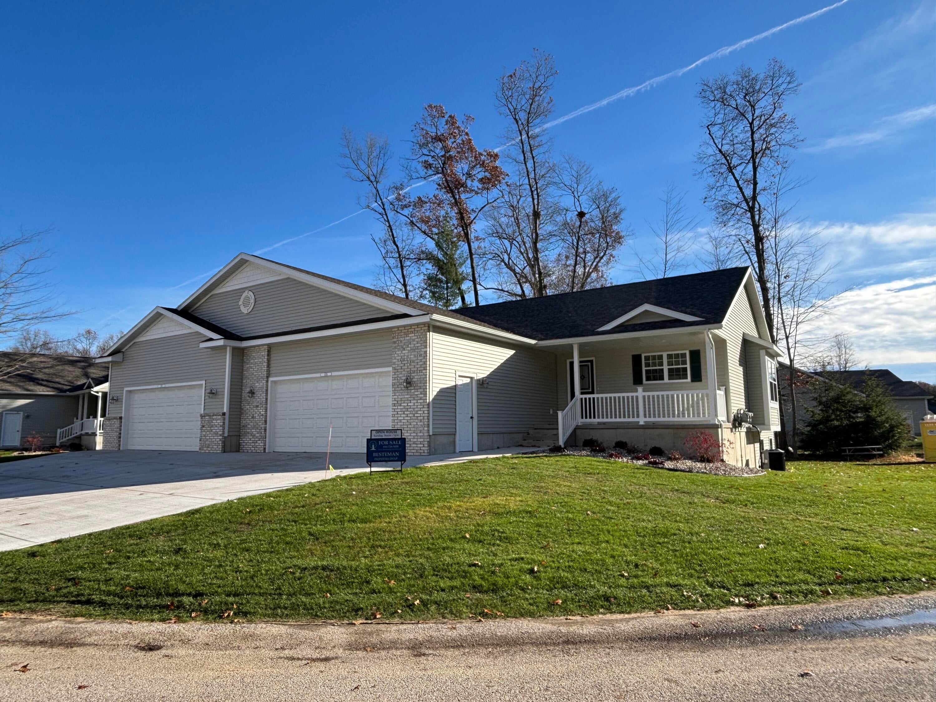 1516 W Addison Way — photo