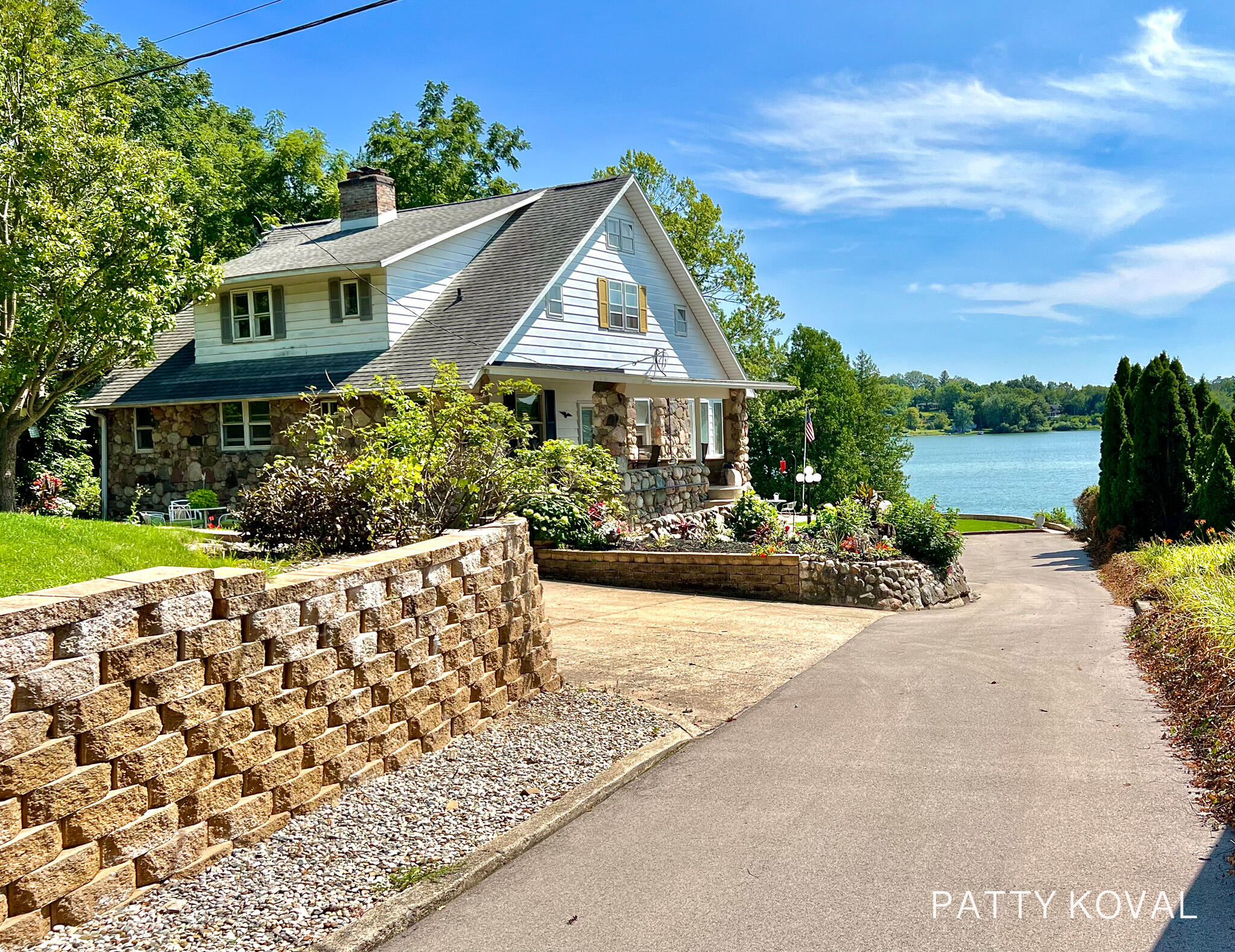 446 Bayview Court — photo