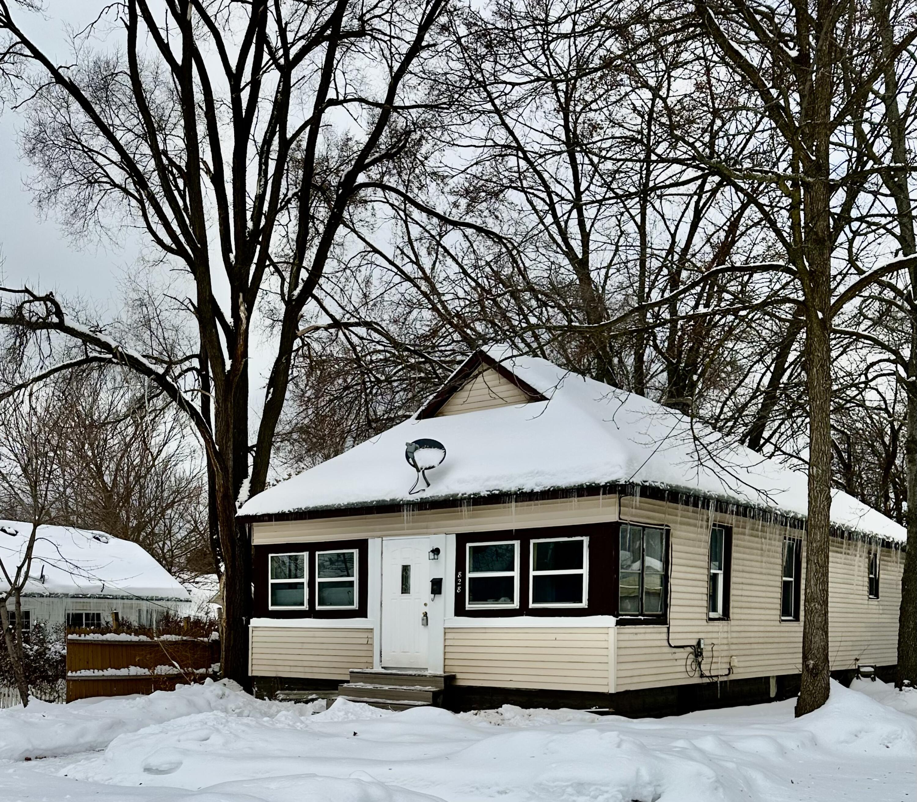 828 W Larch Avenue — photo