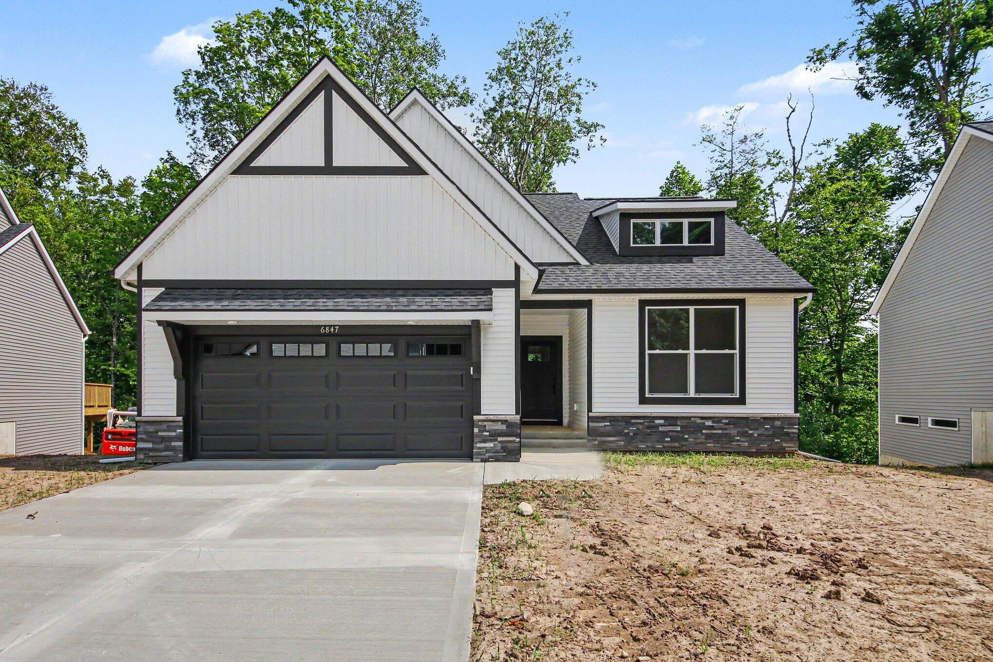 6847 Loggers Ridge Run SE — photo