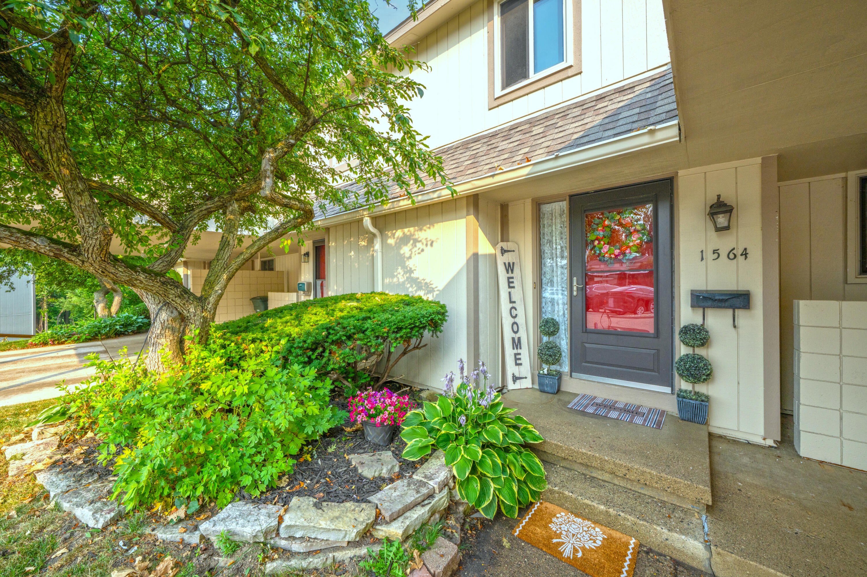 1564 Charter Oak Drive — photo