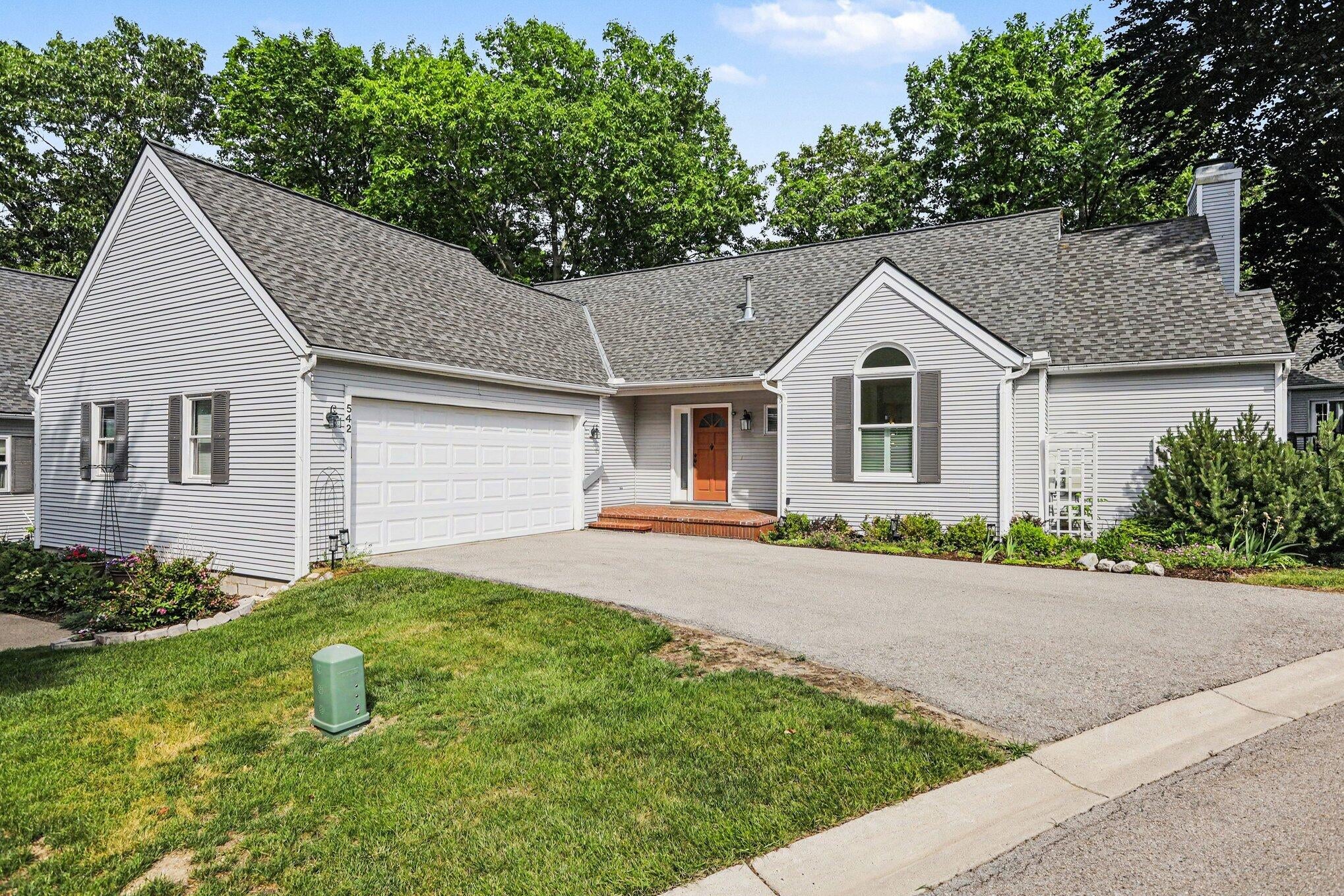 542 Heritage Drive — photo