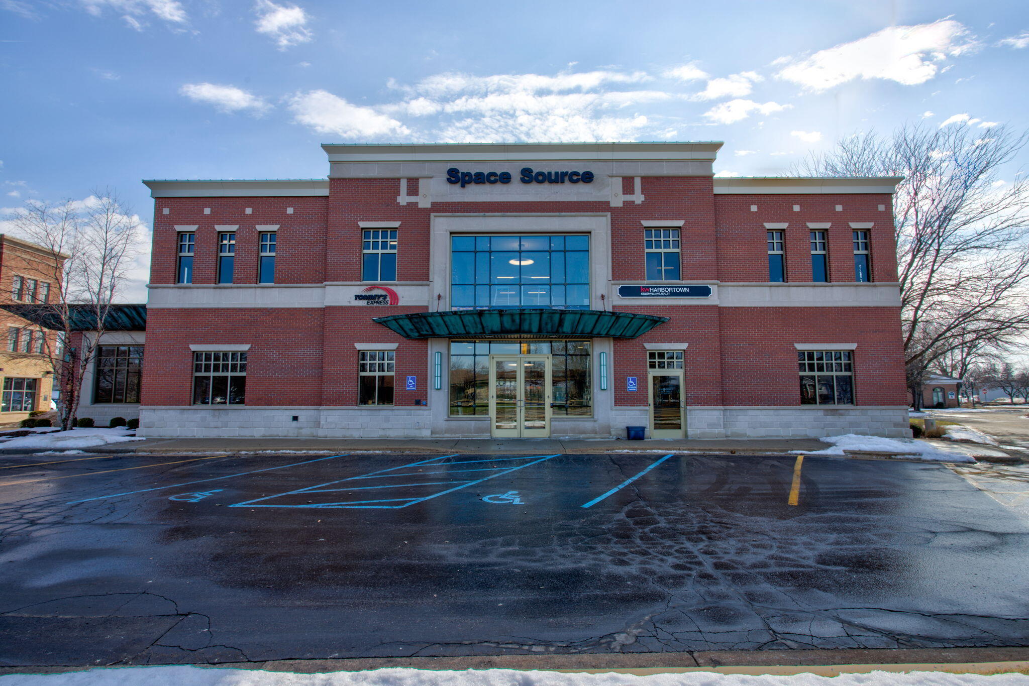240 E 8th Street B — photo