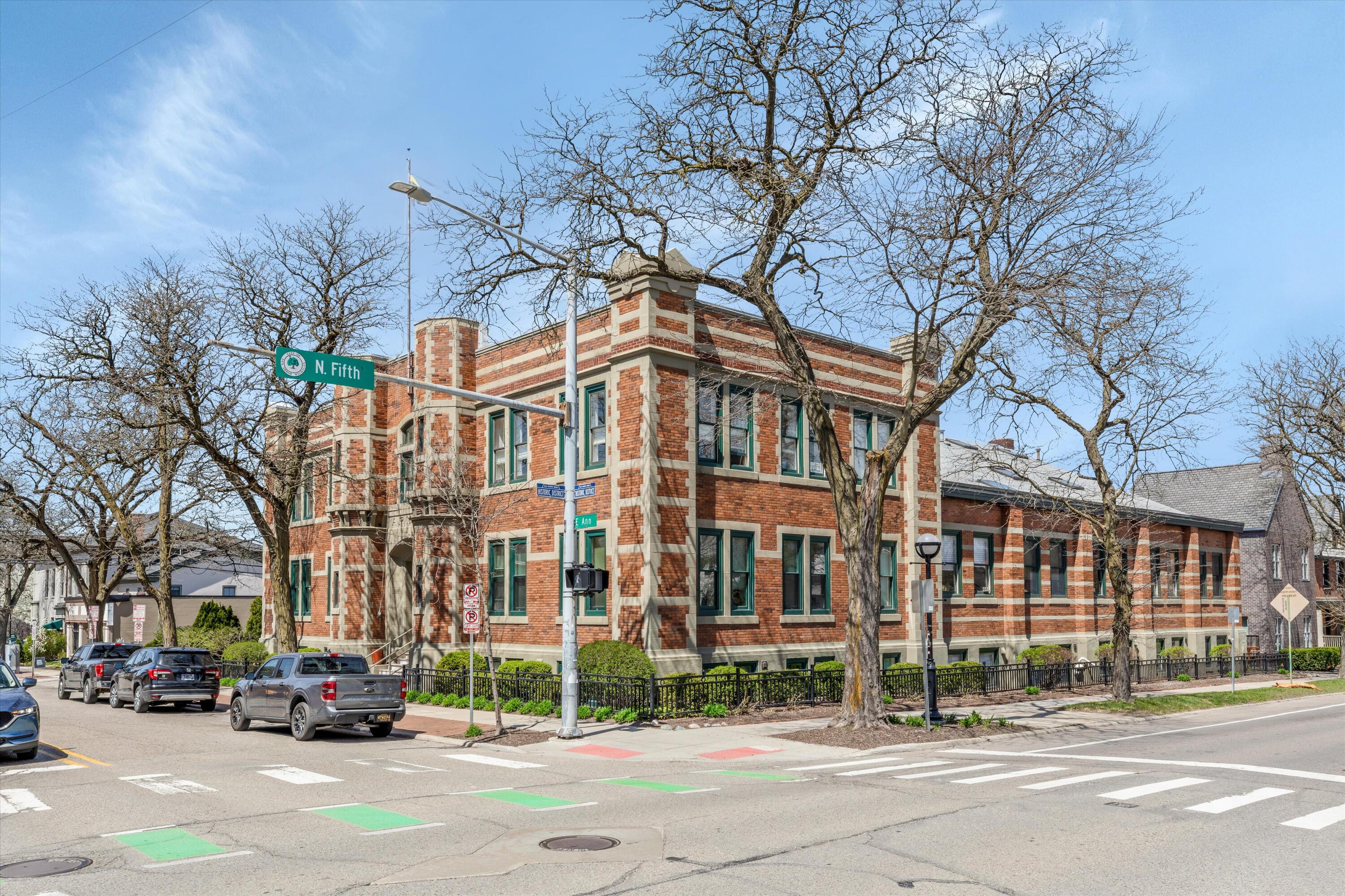 223 E Ann Street — photo