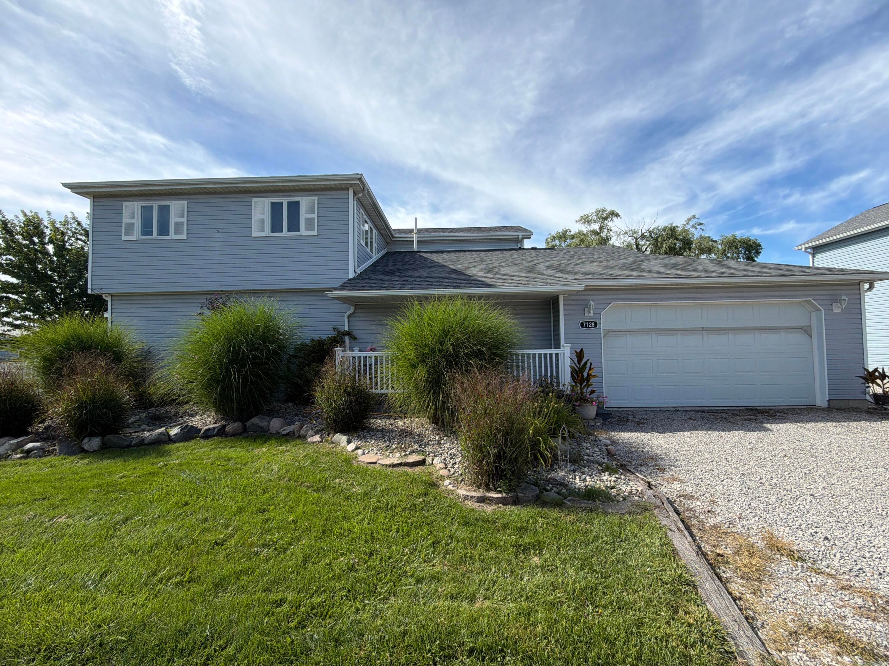 7128 Lazy Lane — photo