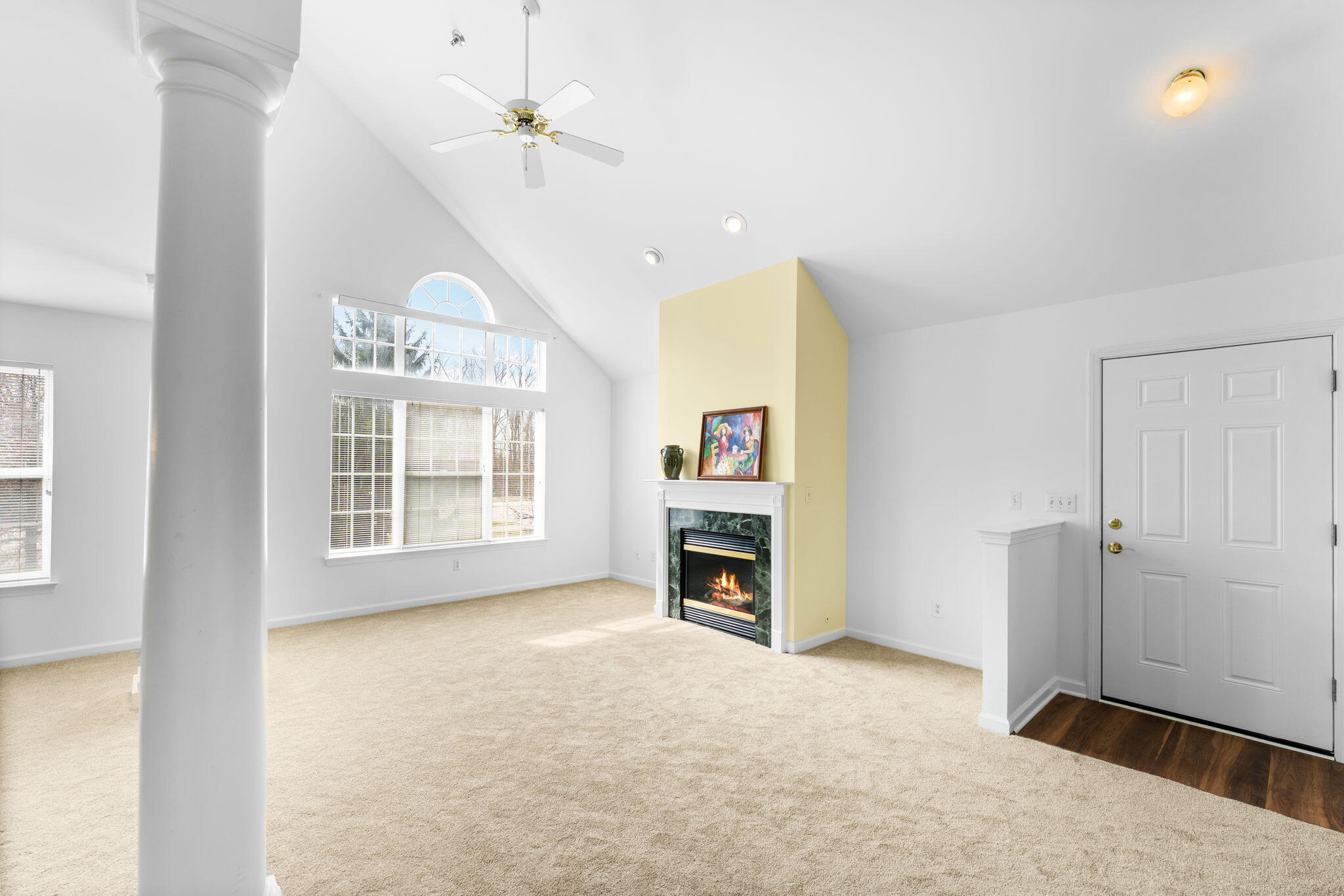 9475 Lakeside Drive — photo