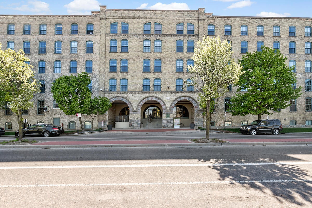 940 Monroe Avenue NW — photo